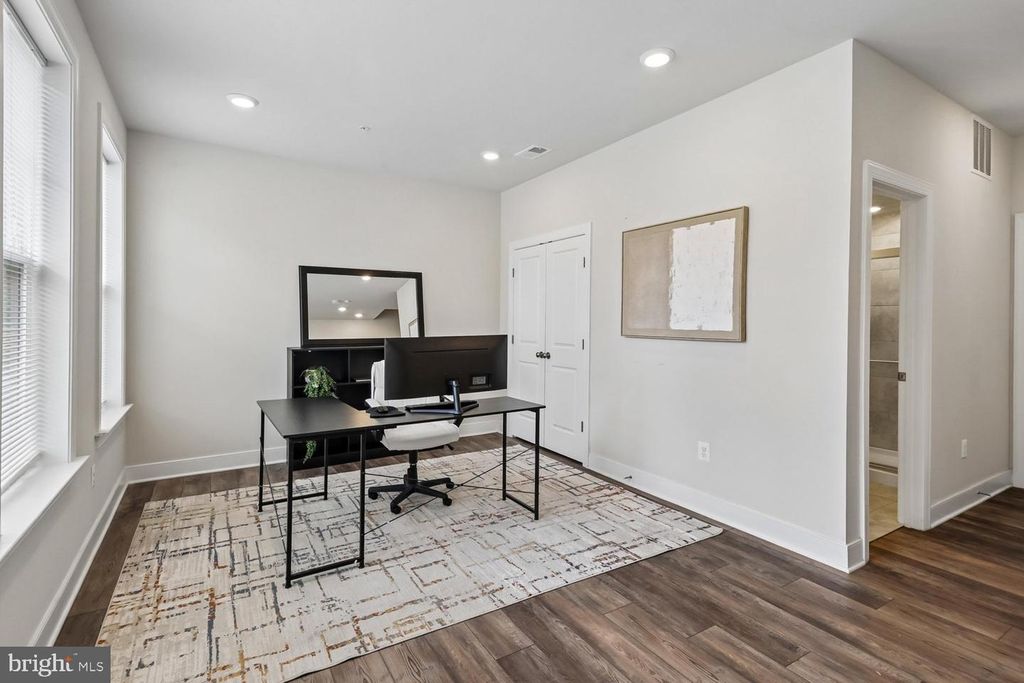 Image 53 of property listing at 139 DICKENSON DR, Gaithersburg, MD 20878