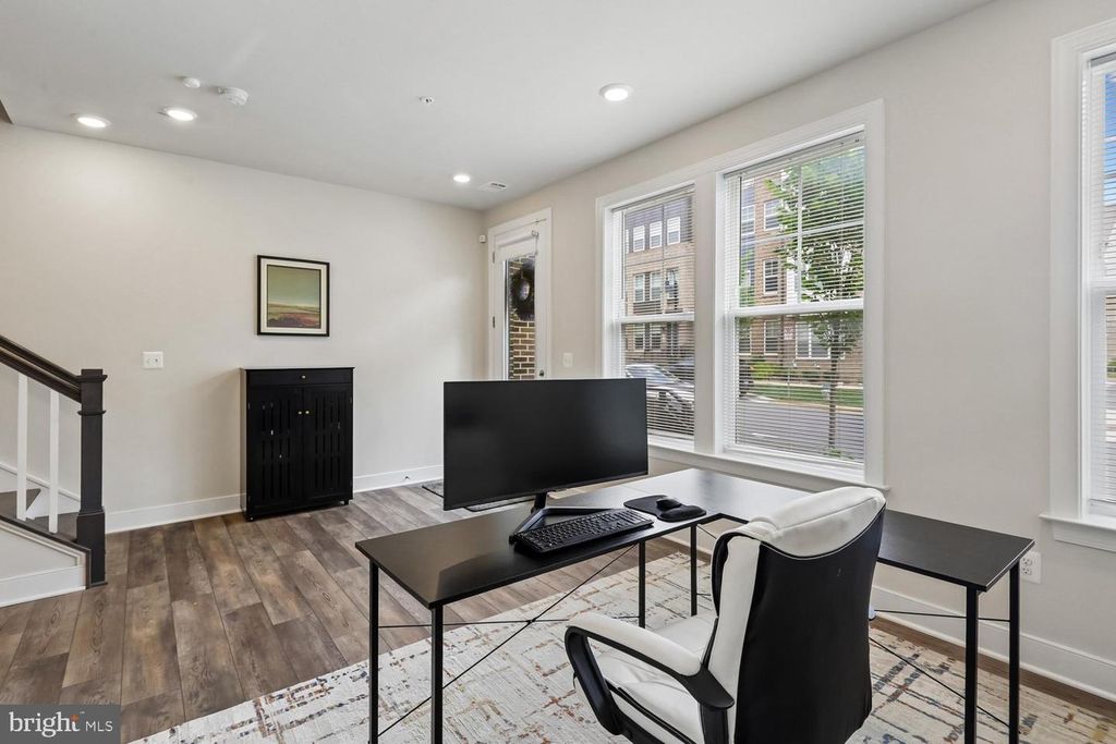 Image 54 of property listing at 139 DICKENSON DR, Gaithersburg, MD 20878