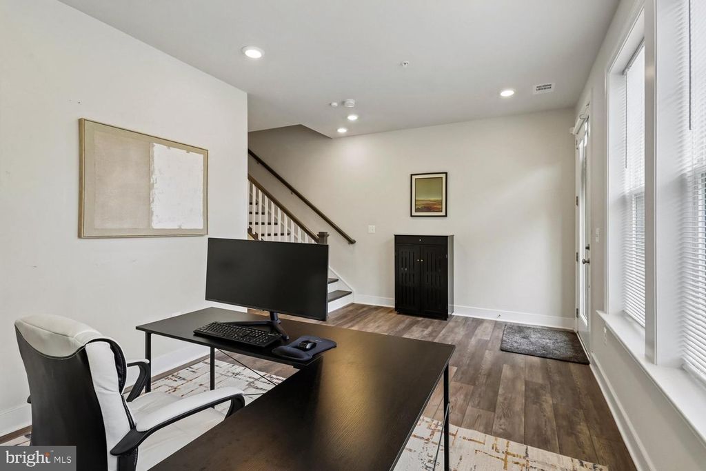 Image 55 of property listing at 139 DICKENSON DR, Gaithersburg, MD 20878