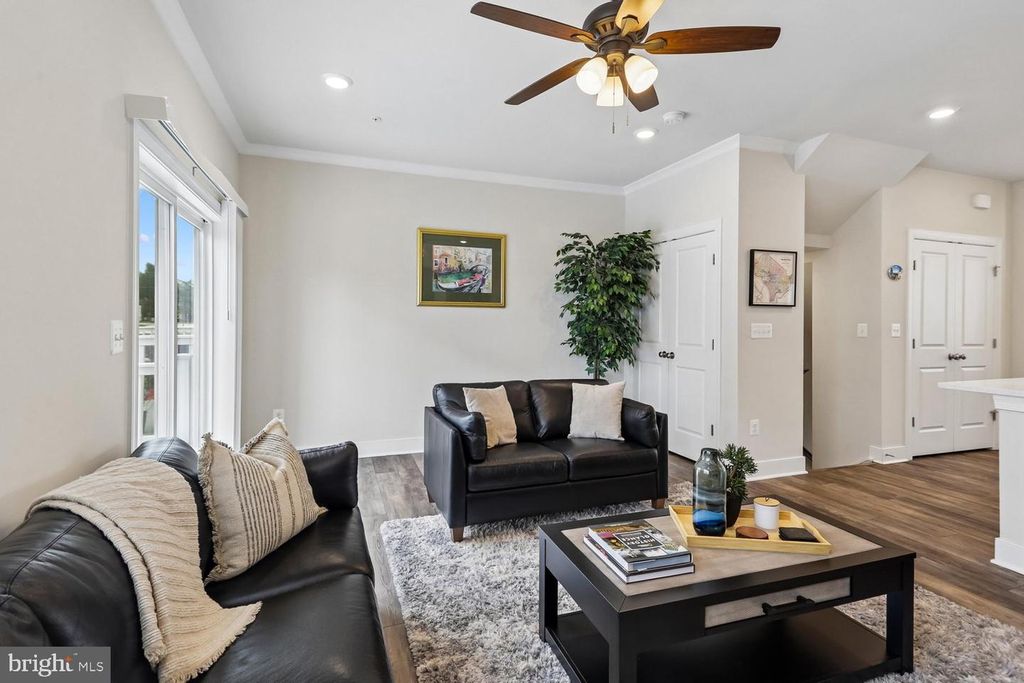 Image 6 of property listing at 139 DICKENSON DR, Gaithersburg, MD 20878