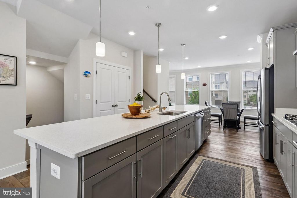 Image 8 of property listing at 139 DICKENSON DR, Gaithersburg, MD 20878