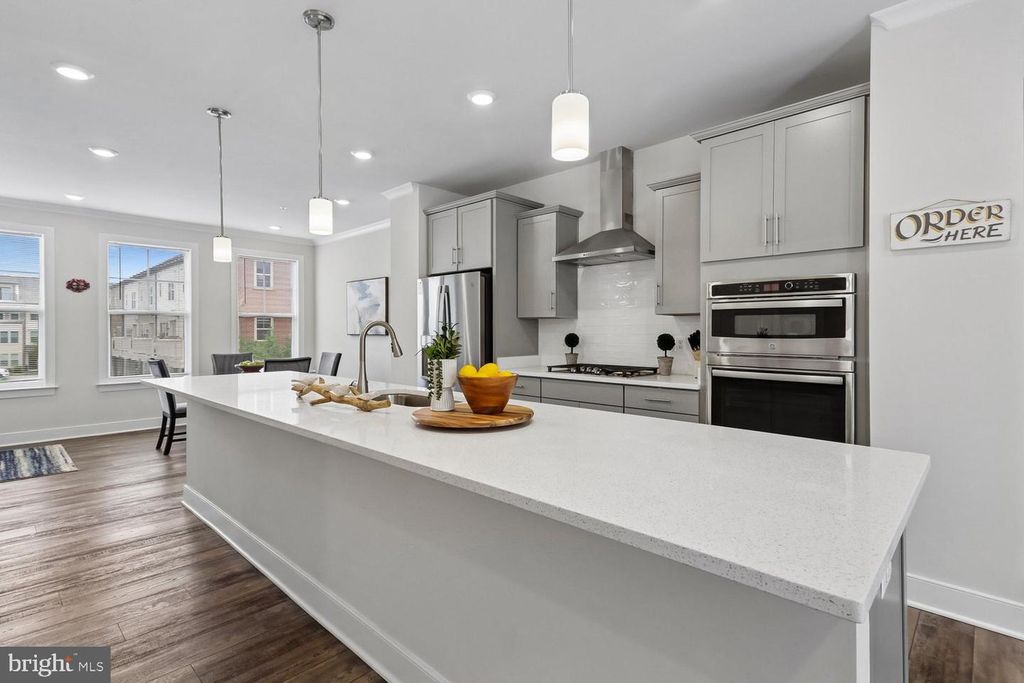 Image 9 of property listing at 139 DICKENSON DR, Gaithersburg, MD 20878