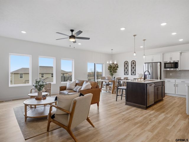 12421 S 89 Avenue, Papillion, NE 68046