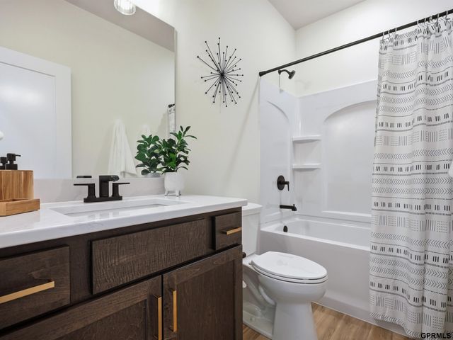 12421 S 89 Avenue, Papillion, NE 68046