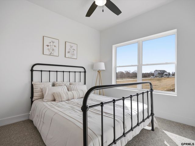 12421 S 89 Avenue, Papillion, NE 68046