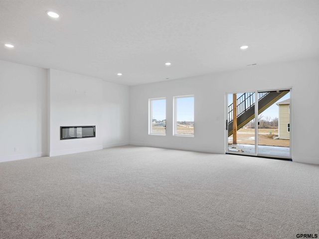 12421 S 89 Avenue, Papillion, NE 68046