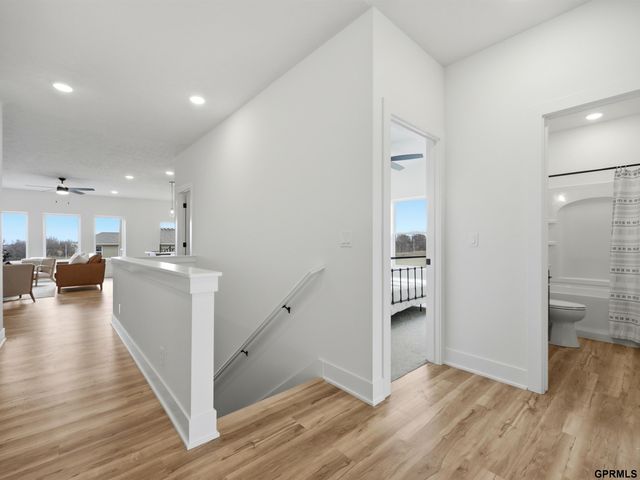 12421 S 89 Avenue, Papillion, NE 68046