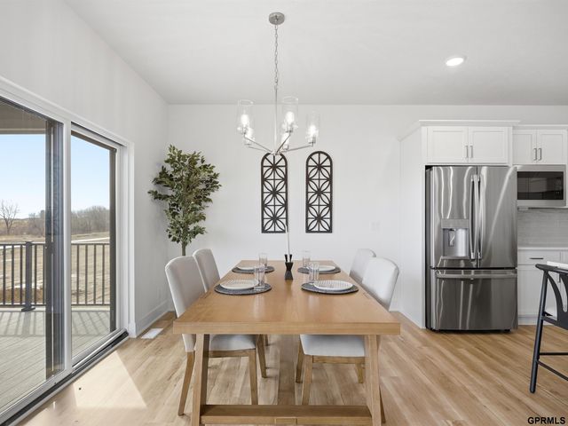 12421 S 89 Avenue, Papillion, NE 68046