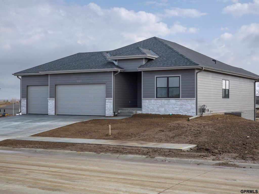 12421 S 89 Avenue, Papillion, NE 68046