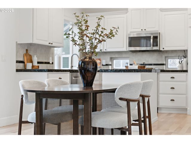 12668 Sw REMBRANDT Ln, Portland, OR 97224