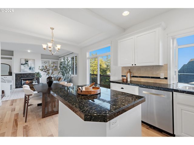 12668 Sw REMBRANDT Ln, Portland, OR 97224