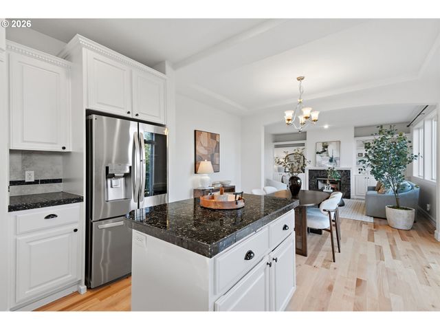 12668 Sw REMBRANDT Ln, Portland, OR 97224