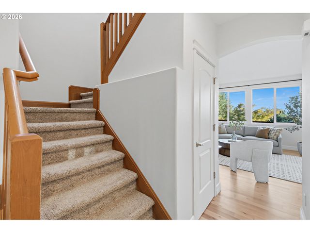 12668 Sw REMBRANDT Ln, Portland, OR 97224