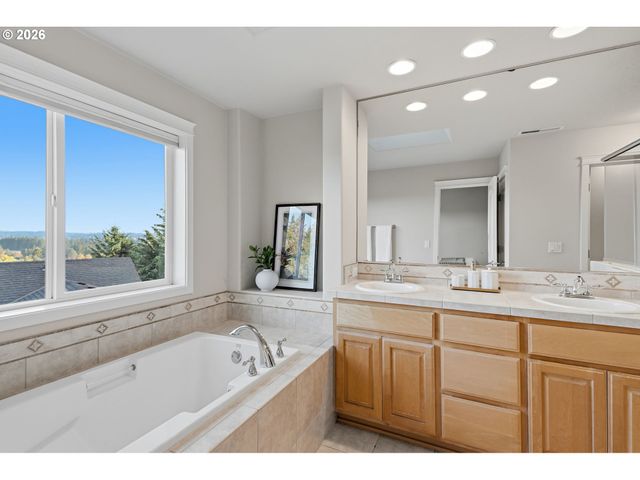 12668 Sw REMBRANDT Ln, Portland, OR 97224