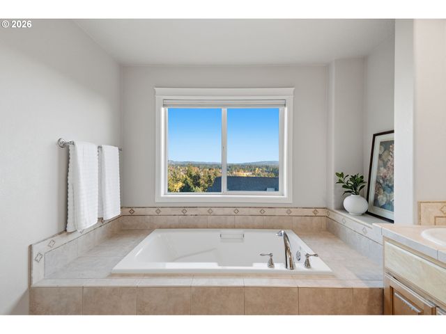 12668 Sw REMBRANDT Ln, Portland, OR 97224
