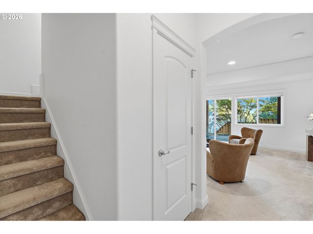 12668 Sw REMBRANDT Ln, Portland, OR 97224