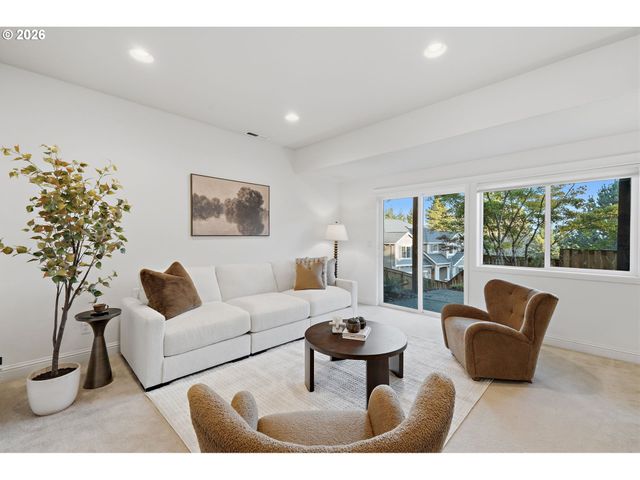 12668 Sw REMBRANDT Ln, Portland, OR 97224
