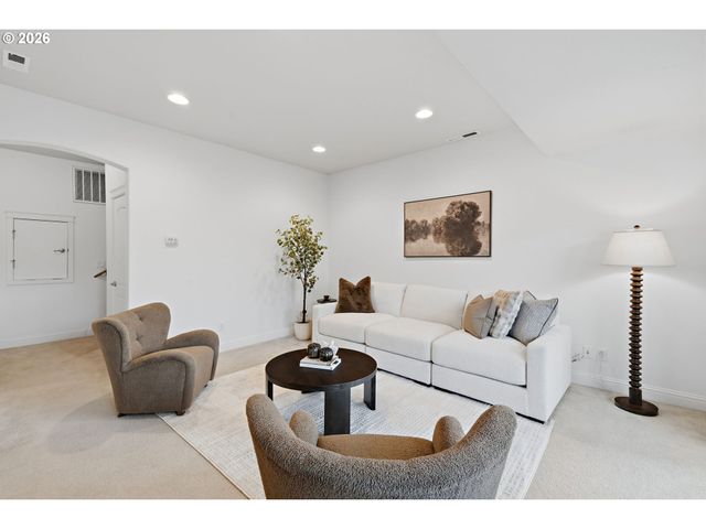 12668 Sw REMBRANDT Ln, Portland, OR 97224