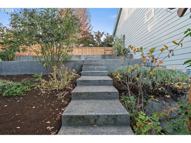 12668 Sw REMBRANDT Ln, Portland, OR 97224