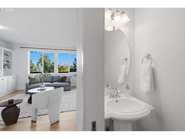 12668 Sw REMBRANDT Ln, Portland, OR 97224
