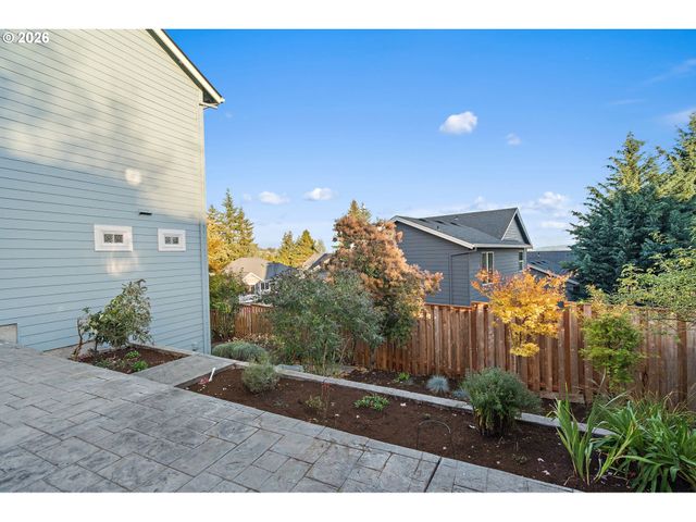 12668 Sw REMBRANDT Ln, Portland, OR 97224