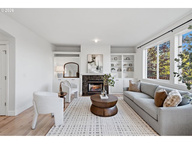 12668 Sw REMBRANDT Ln, Portland, OR 97224