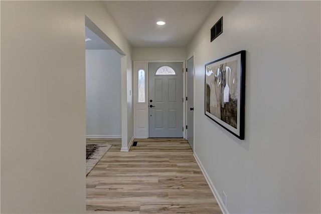 5601 N Flint Ridge Road, Kansas City, MO 64151