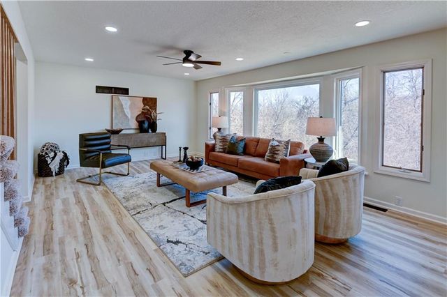 5601 N Flint Ridge Road, Kansas City, MO 64151