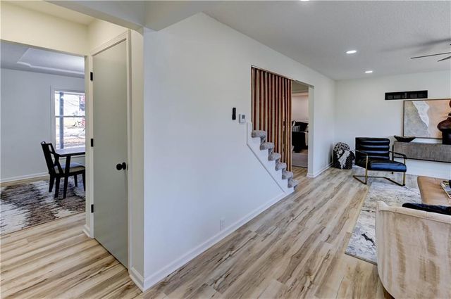 5601 N Flint Ridge Road, Kansas City, MO 64151