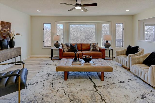 5601 N Flint Ridge Road, Kansas City, MO 64151