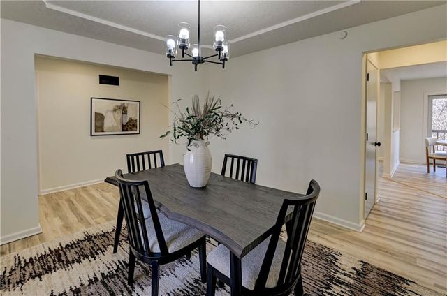 5601 N Flint Ridge Road, Kansas City, MO 64151