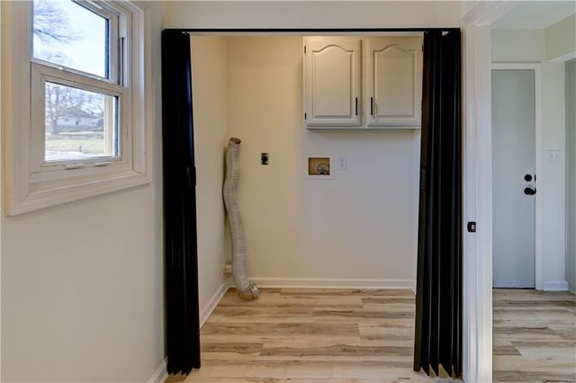 5601 N Flint Ridge Road, Kansas City, MO 64151