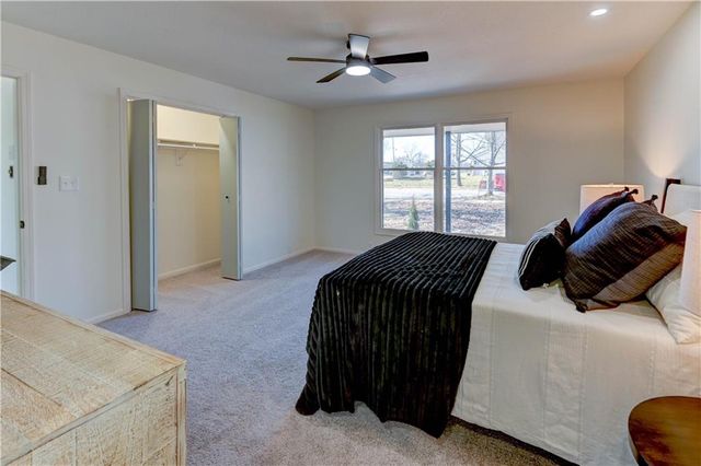 5601 N Flint Ridge Road, Kansas City, MO 64151