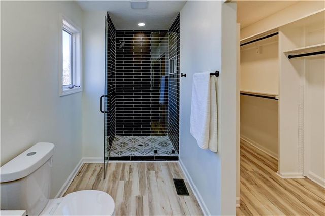 5601 N Flint Ridge Road, Kansas City, MO 64151