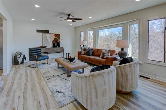 5601 N Flint Ridge Road, Kansas City, MO 64151