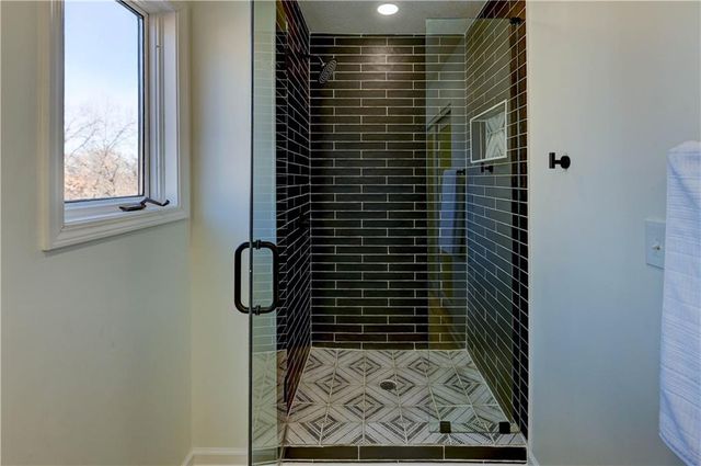 5601 N Flint Ridge Road, Kansas City, MO 64151