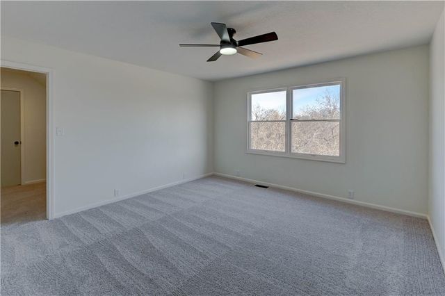 5601 N Flint Ridge Road, Kansas City, MO 64151