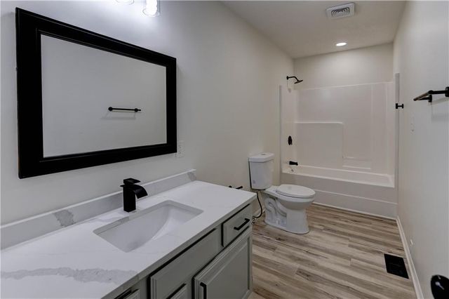 5601 N Flint Ridge Road, Kansas City, MO 64151