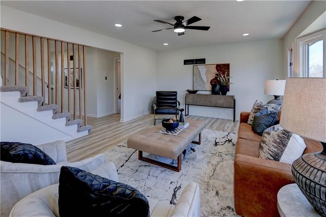 5601 N Flint Ridge Road, Kansas City, MO 64151