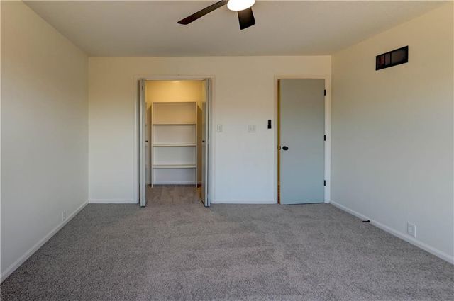 5601 N Flint Ridge Road, Kansas City, MO 64151