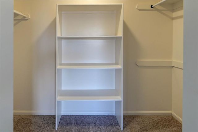 5601 N Flint Ridge Road, Kansas City, MO 64151