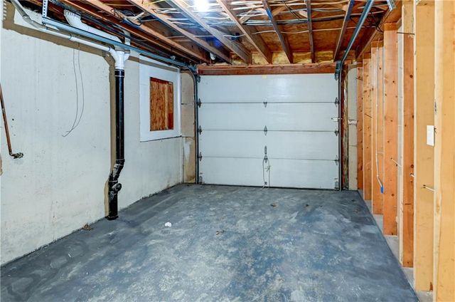 5601 N Flint Ridge Road, Kansas City, MO 64151