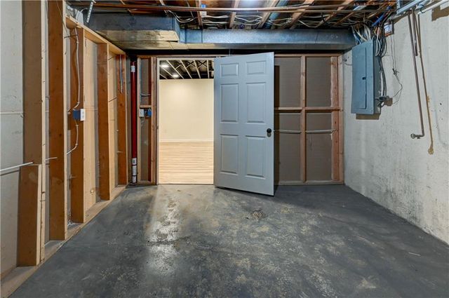 5601 N Flint Ridge Road, Kansas City, MO 64151