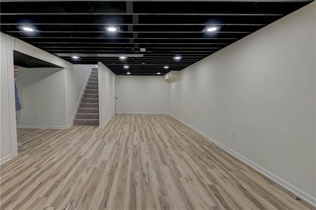 5601 N Flint Ridge Road, Kansas City, MO 64151