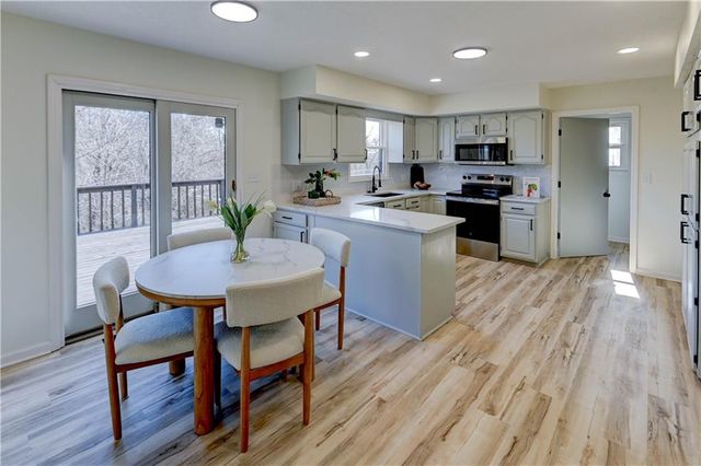 5601 N Flint Ridge Road, Kansas City, MO 64151