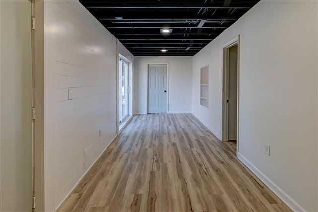 5601 N Flint Ridge Road, Kansas City, MO 64151