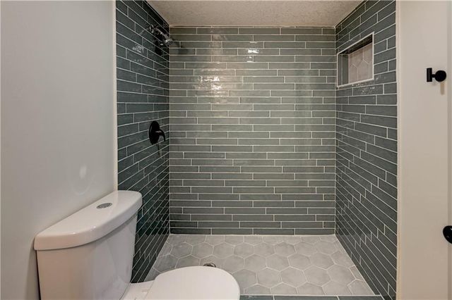 5601 N Flint Ridge Road, Kansas City, MO 64151