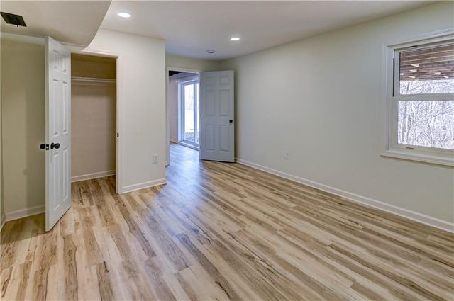 5601 N Flint Ridge Road, Kansas City, MO 64151