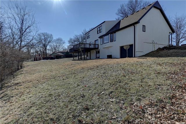 5601 N Flint Ridge Road, Kansas City, MO 64151