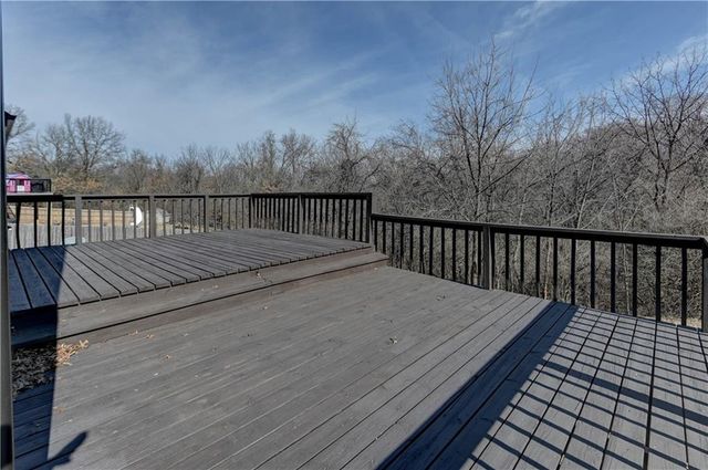 5601 N Flint Ridge Road, Kansas City, MO 64151